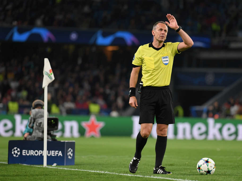 马卡:欧足联力挺马齐尼亚克,认定其在国米对巴萨比赛中执法无可挑剔 马卡:欧足联力挺马齐尼亚克,认定其在国米对巴萨比赛中执法无可挑剔